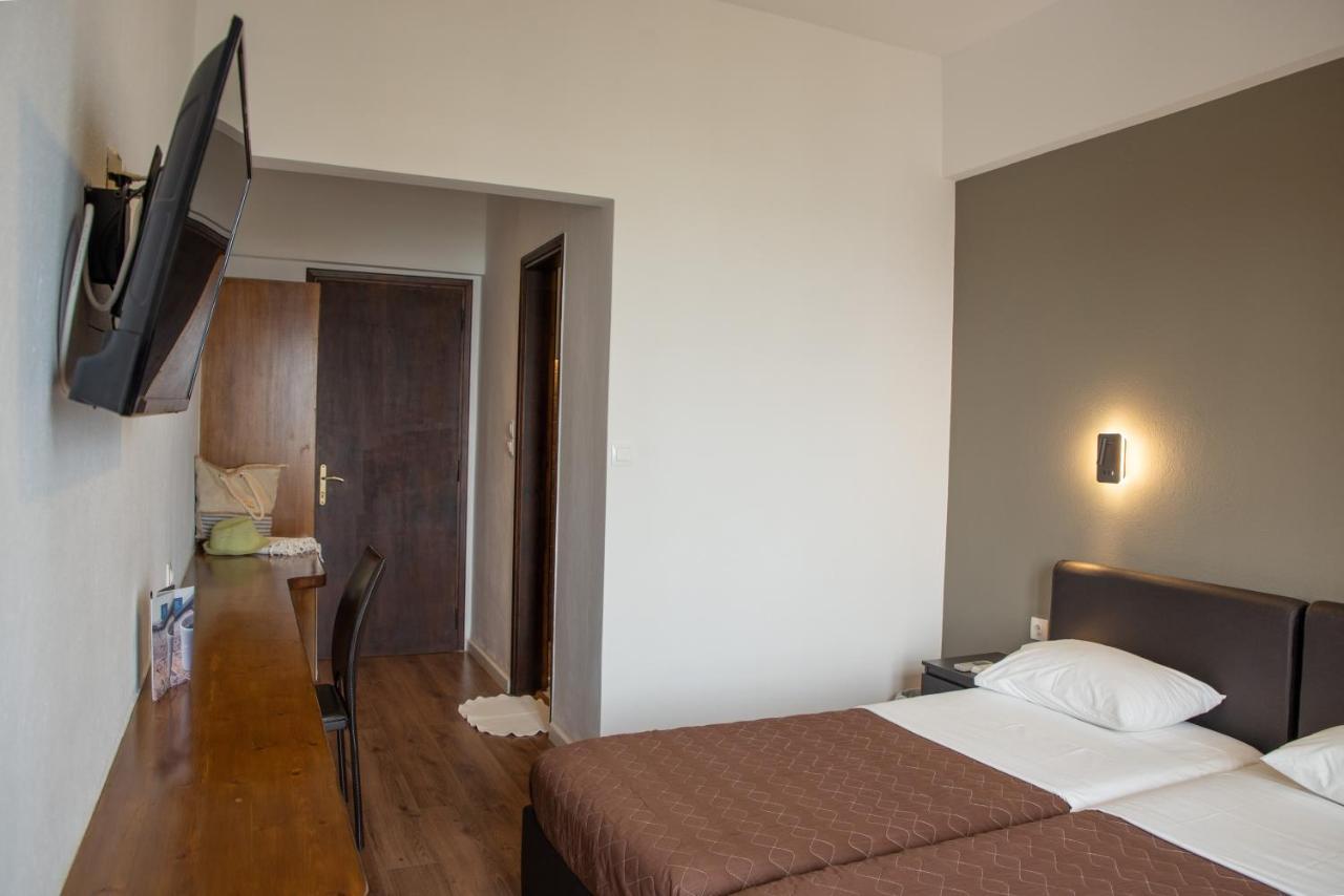 Hotel Cleopatra Chorefton Bagian luar foto