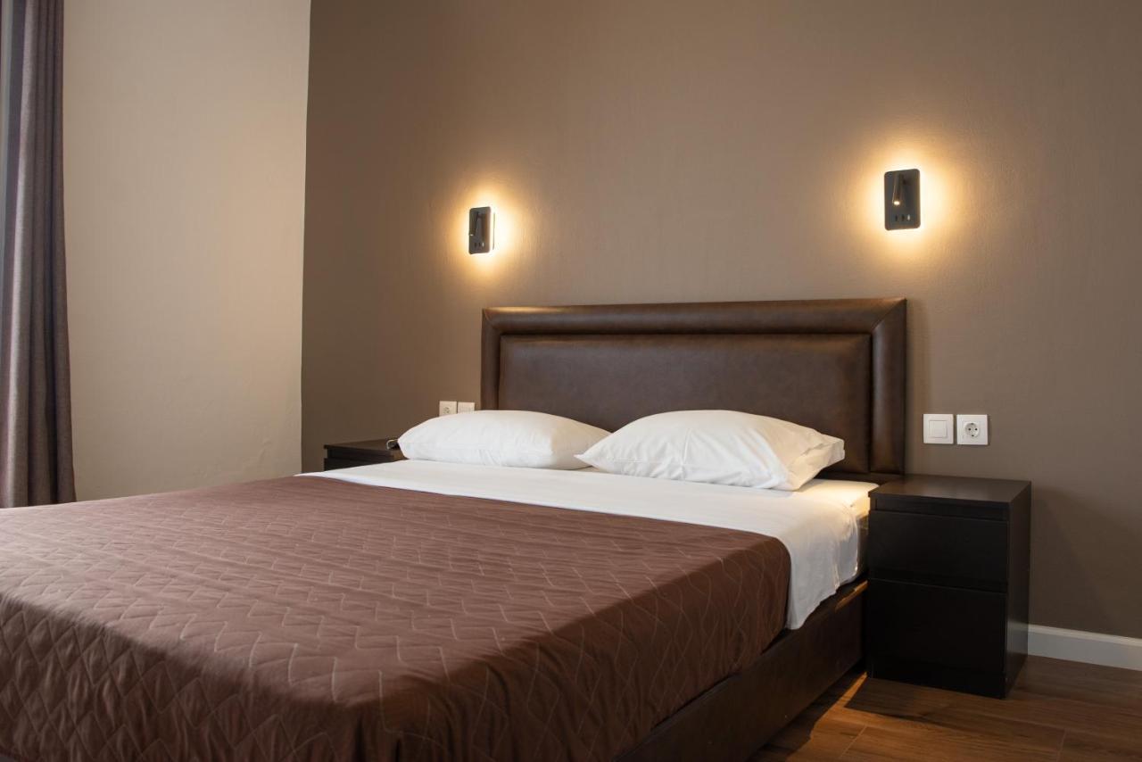 Hotel Cleopatra Chorefton Bagian luar foto