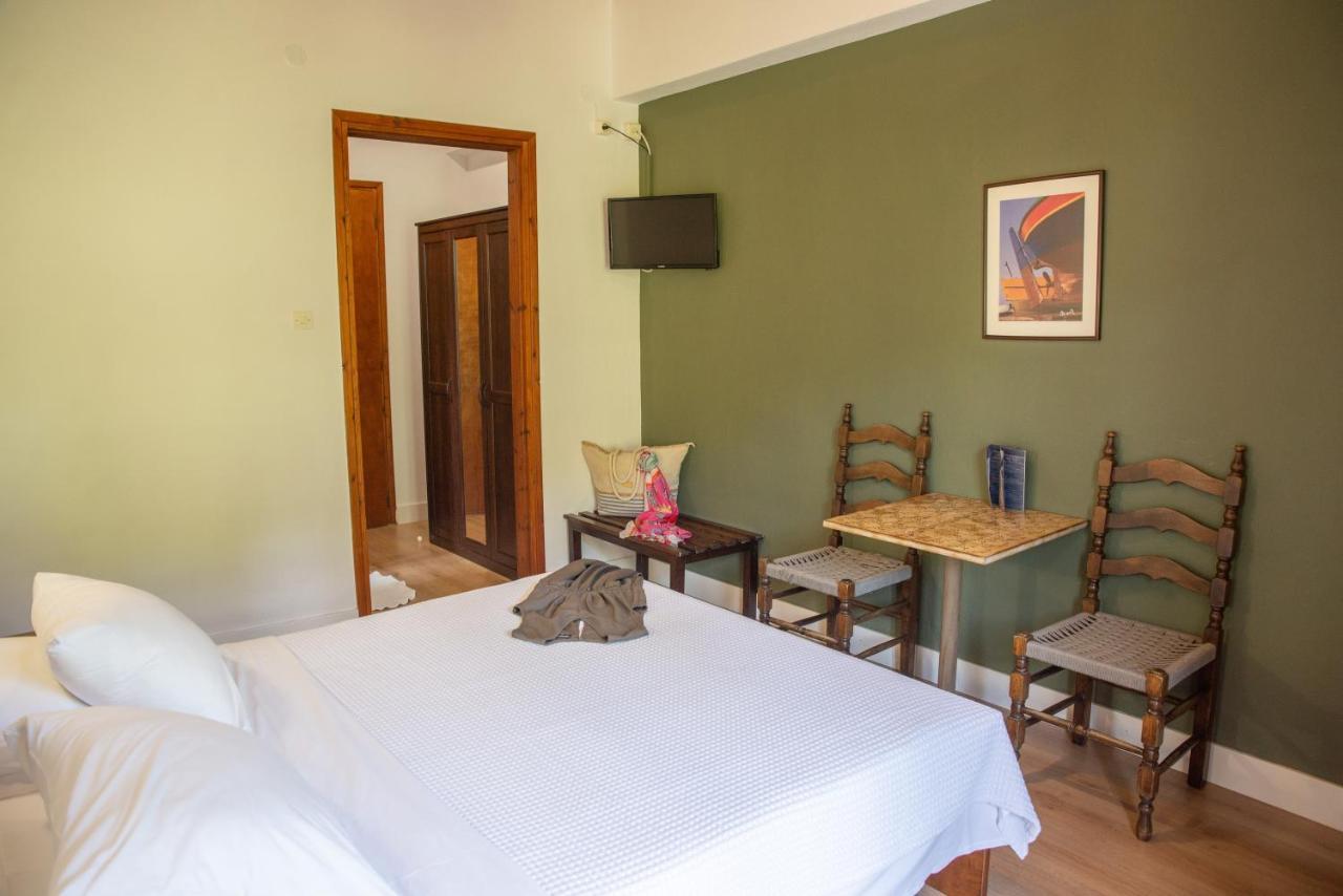 Hotel Cleopatra Chorefton Bagian luar foto